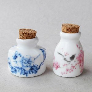 画像: 牡丹と花鳥の小瓶