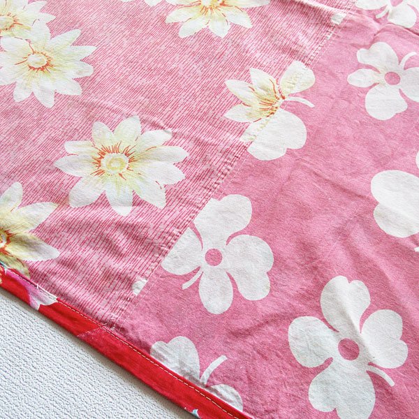 画像5: 花束柄の赤いレトロクロス (5)