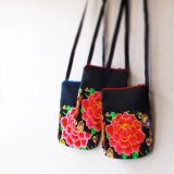 画像: 花刺繍ポシェット